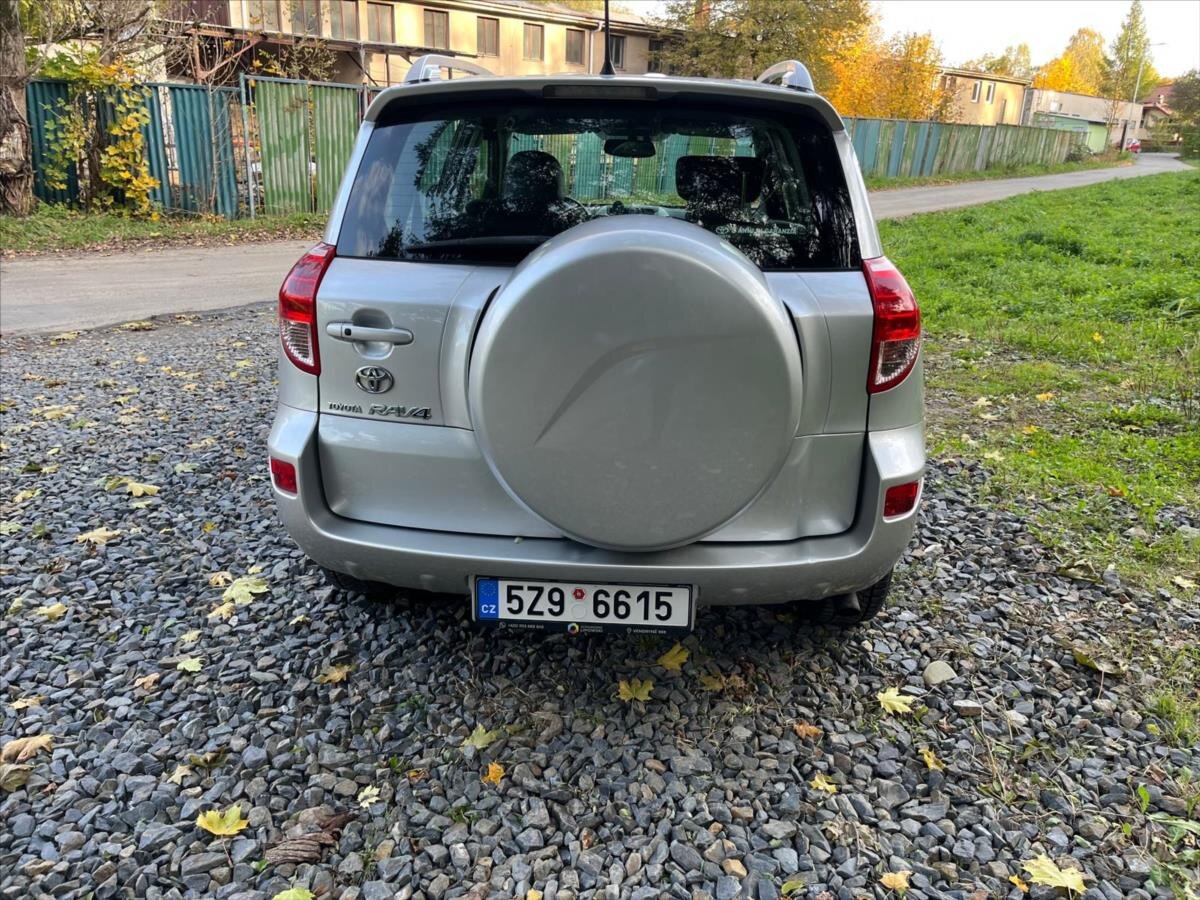 Toyota RAV4 Ostatní 2,2 l 100 kw