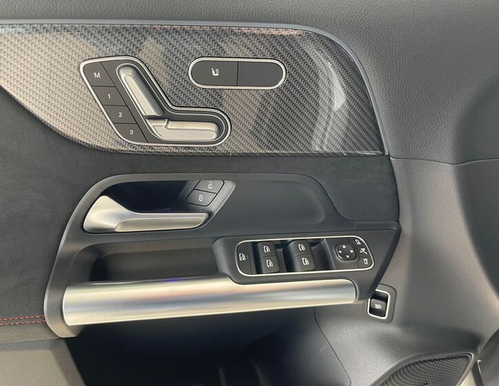 Mercedes-Benz GLA 10