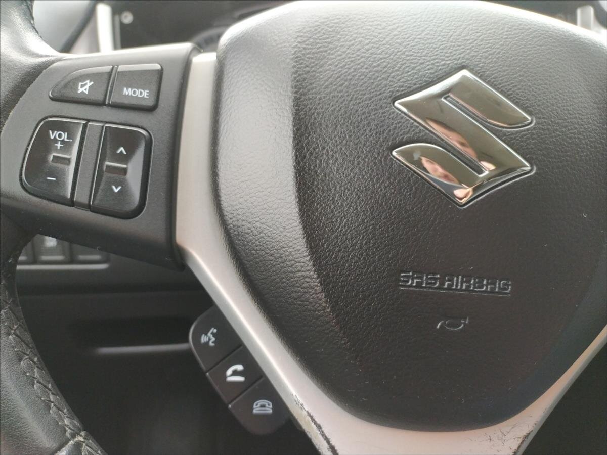 Suzuki Vitara SUV 998,0 82 kw