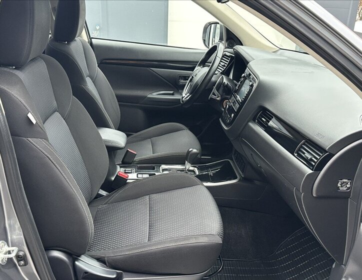 Mitsubishi Outlander SUV 2,0 l 110 kw