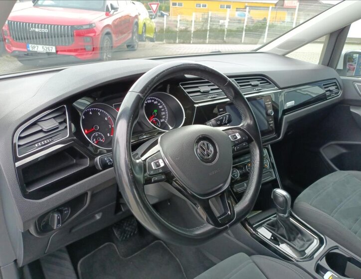 Volkswagen Touran 2