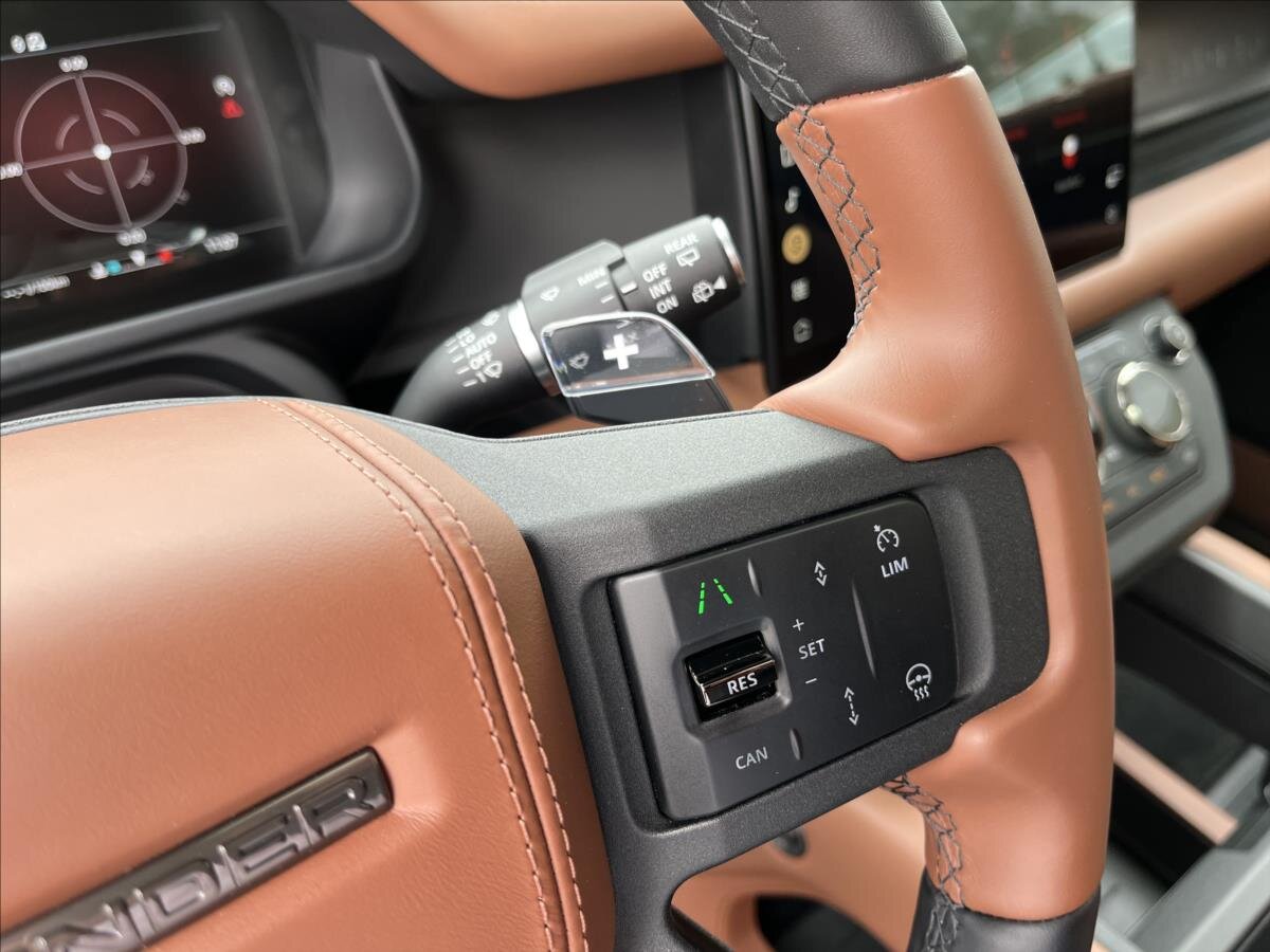 Land Rover Defender SUV 4,4 l 467 kw