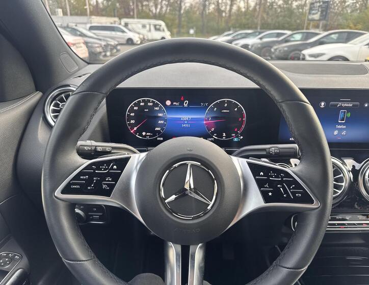 Mercedes-Benz GLA 11