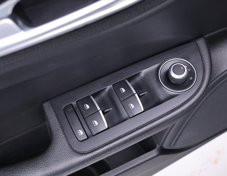 Alfa Romeo Giulia Sedan / Limuzína 2,1 l 110 kw