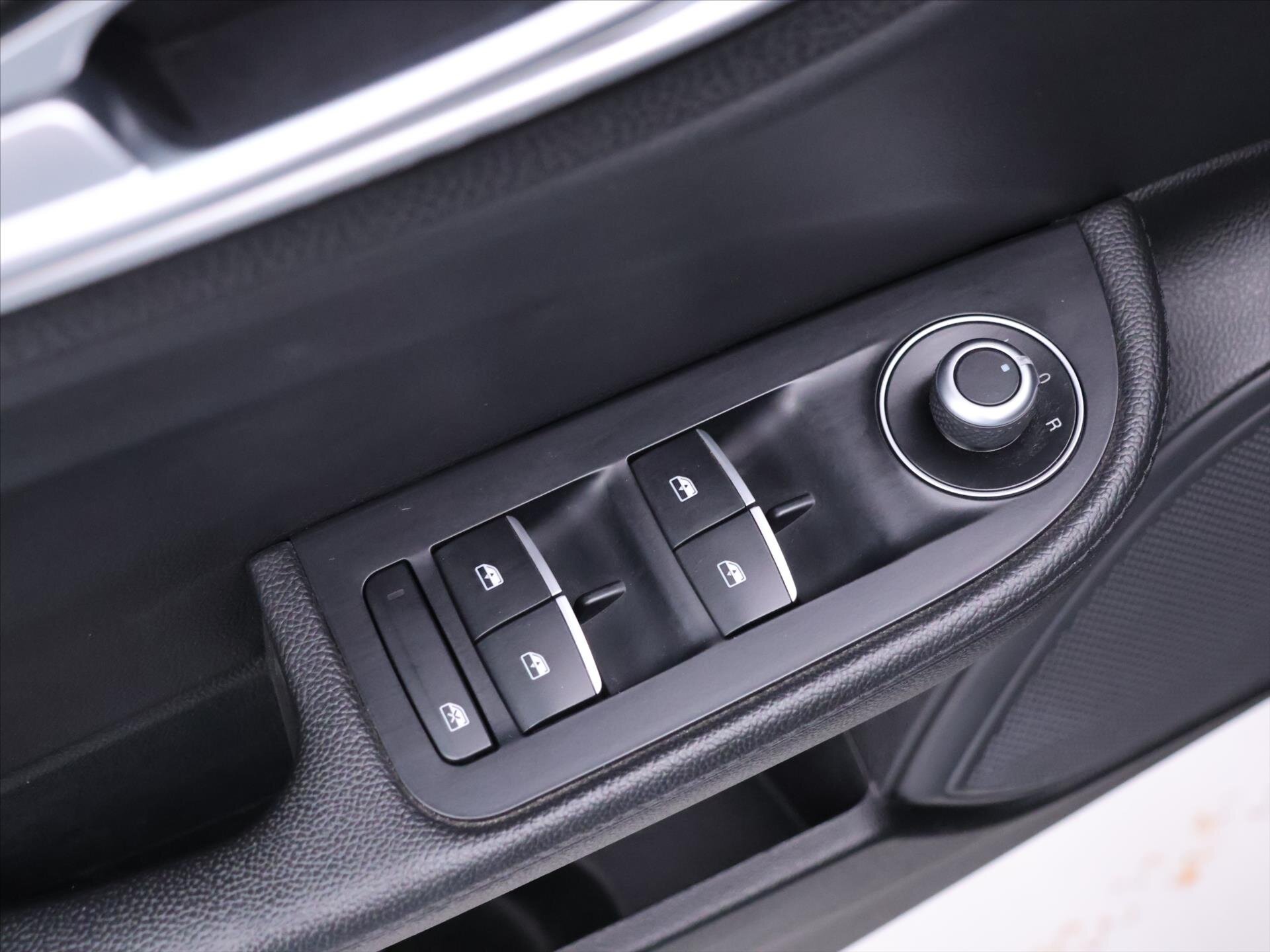 Alfa Romeo Giulia Sedan / Limuzína 2,1 l 110 kw