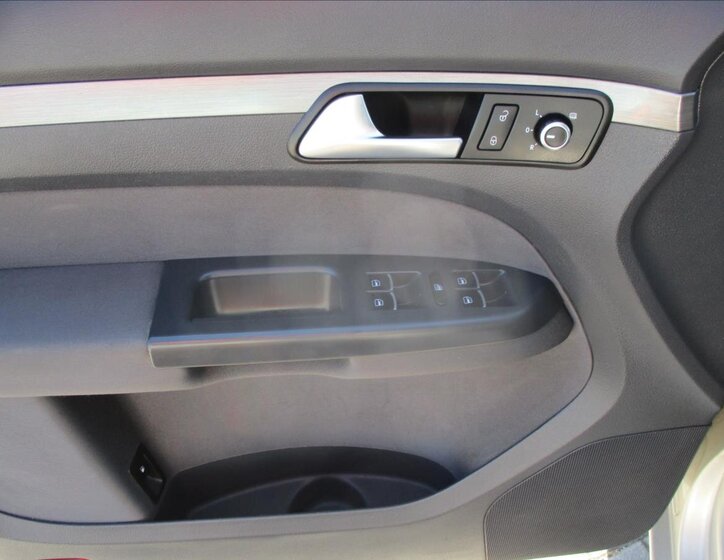 Volkswagen Touran Kombi 1,2 l 77 kw