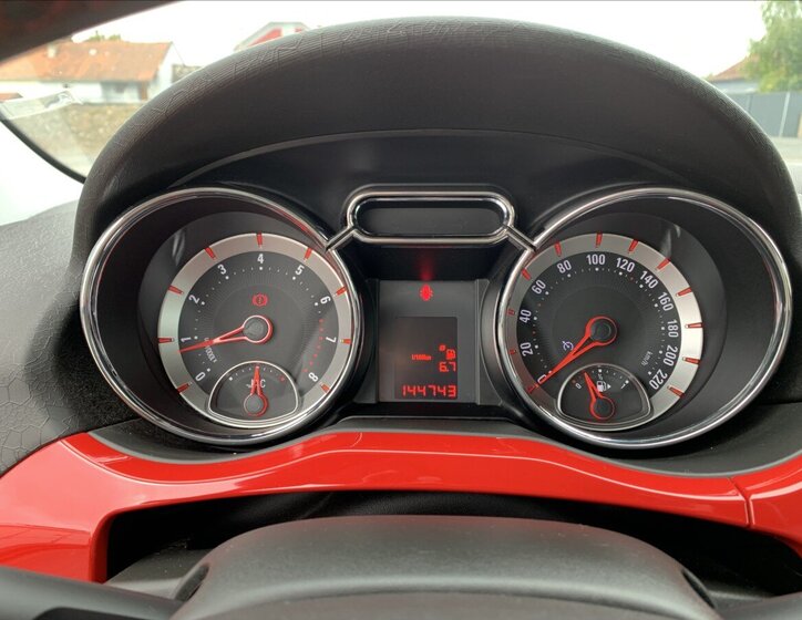 Opel Adam Hatchback 1,4 l 64 kw