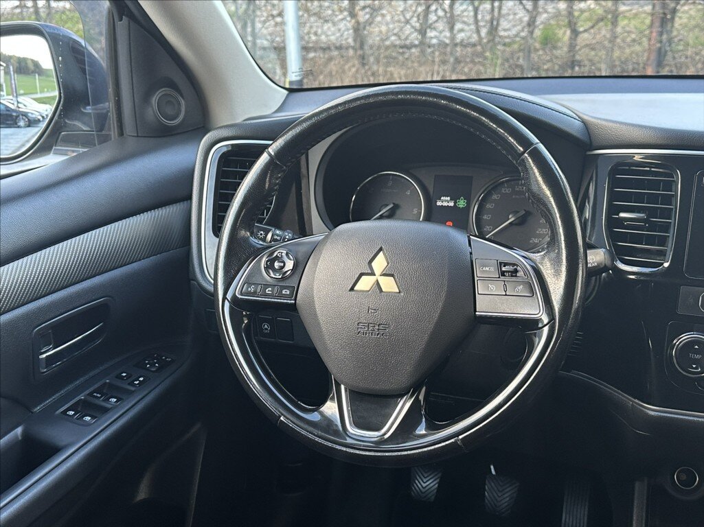 Mitsubishi Outlander SUV / Terénní 2,3 l 110 kw