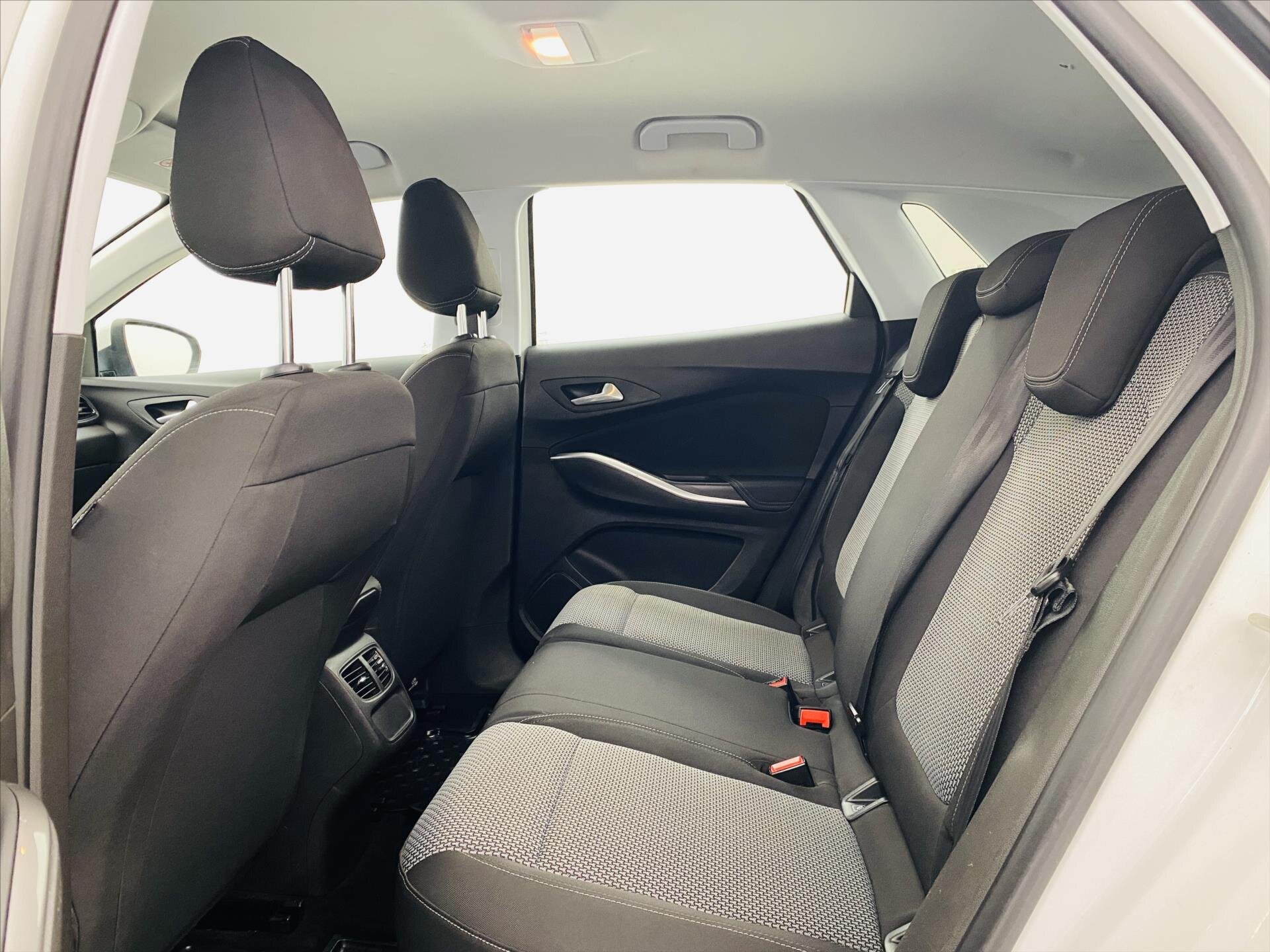 Opel Grandland X SUV / Terénní 1,2 l 96 kw