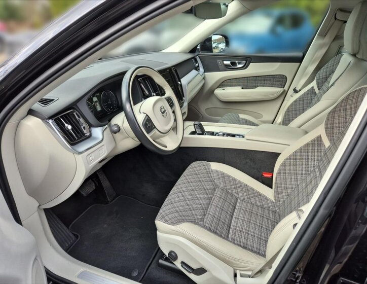 Volvo XC60 SUV / Terénní 2,0 l 145 kw