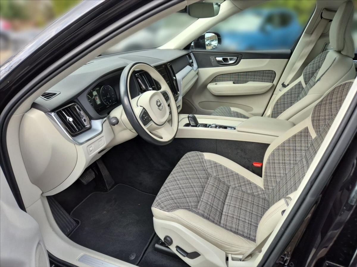 Volvo XC60 SUV / Terénní 2,0 l 145 kw