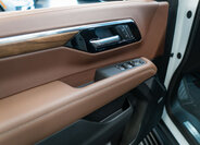 Chevrolet Suburban SUV 6,2 l 313 kw