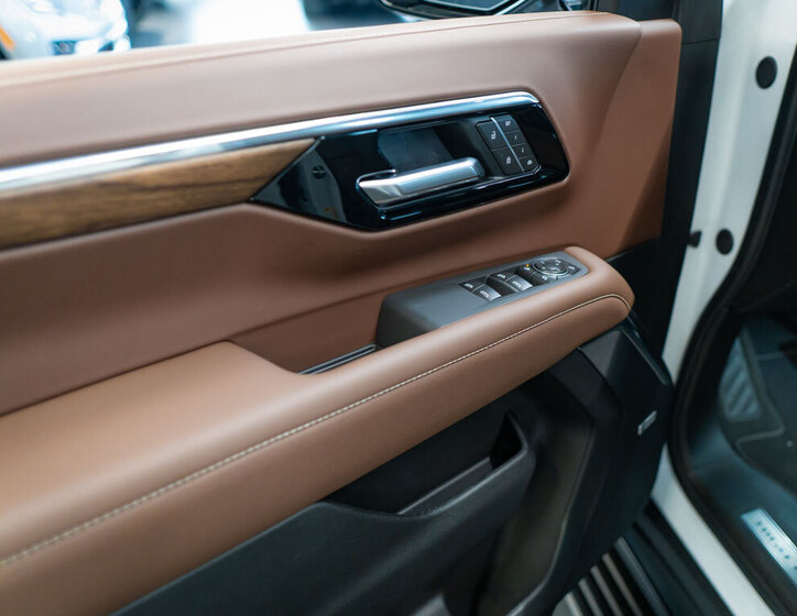 Chevrolet Suburban SUV 6,2 l 313 kw