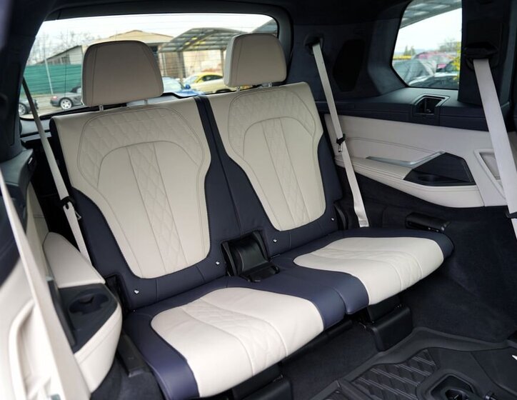 BMW X7 SUV / Terénní 3,0 l 250 kw