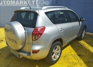 Toyota RAV4 SUV 2,2 l 100 kw