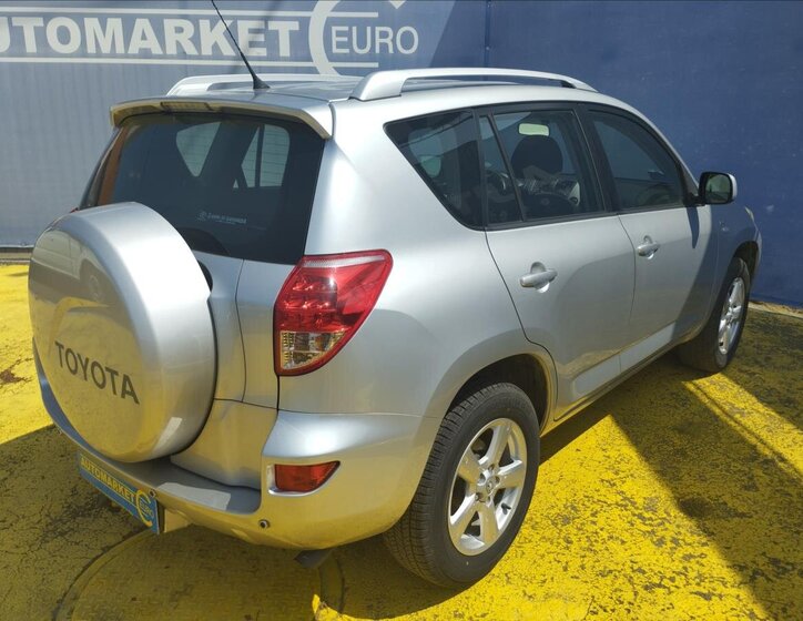 Toyota RAV4 SUV 2,2 l 100 kw