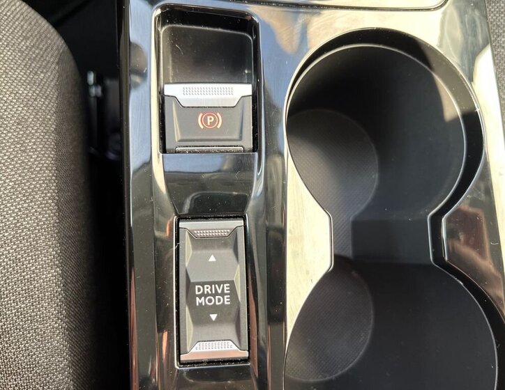 Peugeot 208 Hatchback 1,2 l 74 kw