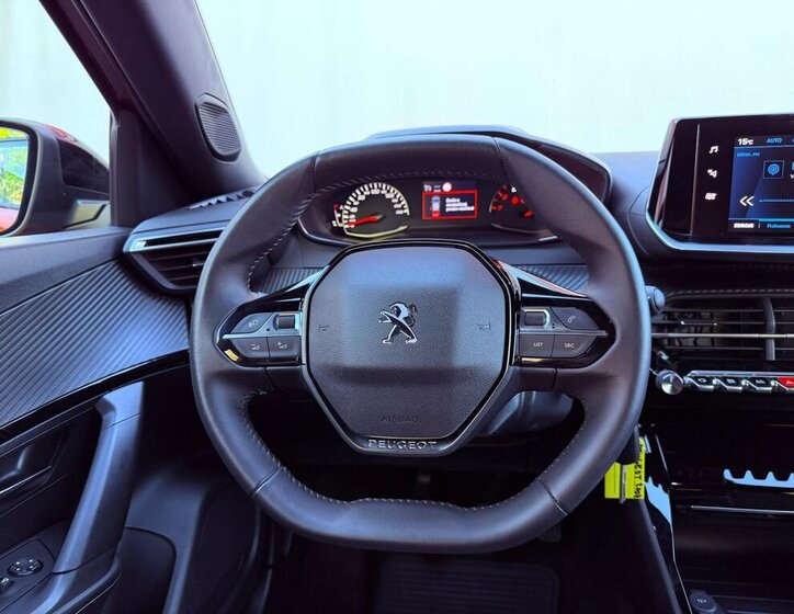 Peugeot 2008 Hatchback 1,2 l 74 kw