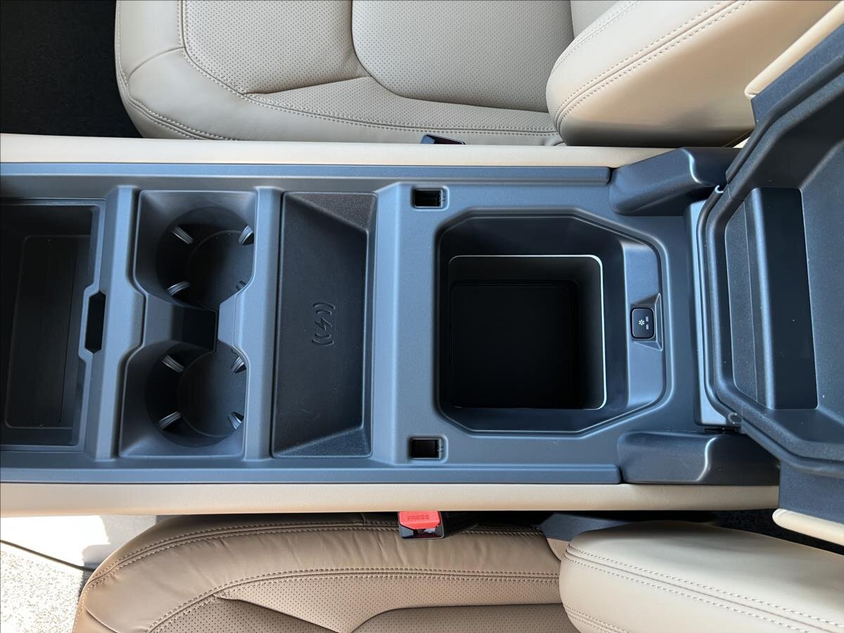 Land Rover Defender SUV / Terénní 5,0 l 313 kw