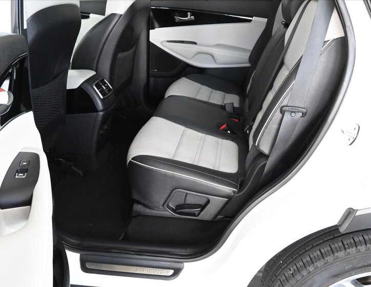 KIA Sorento 10