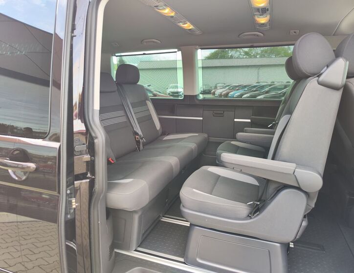 Volkswagen Multivan 14