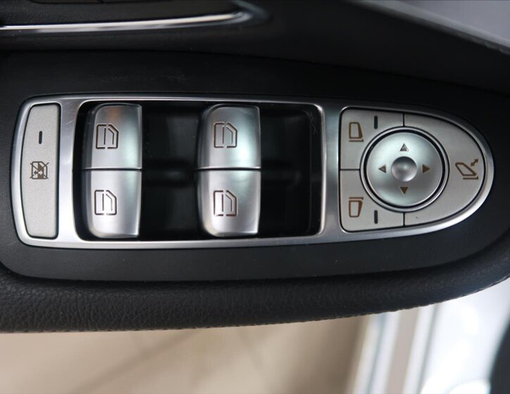 Mercedes-Benz Třídy C Sedan / Limuzína 2,1 l 125 kw