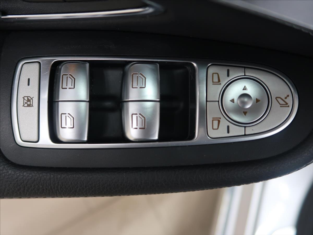 Mercedes-Benz Třídy C Sedan / Limuzína 2,1 l 125 kw