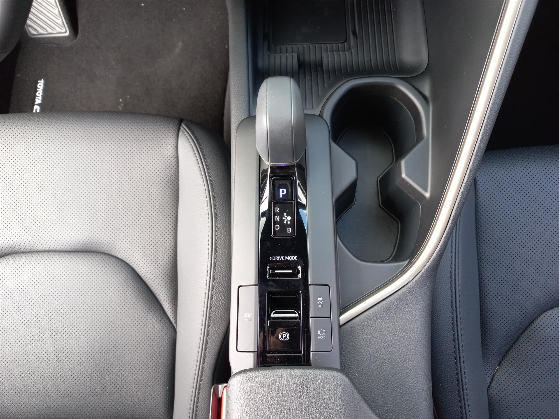 Toyota C-HR CUV / Crossover 1,8 l 72 kw