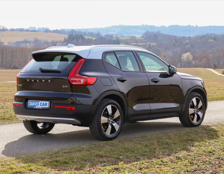 Volvo XC40 SUV / Terénní 2,0 l 140 kw