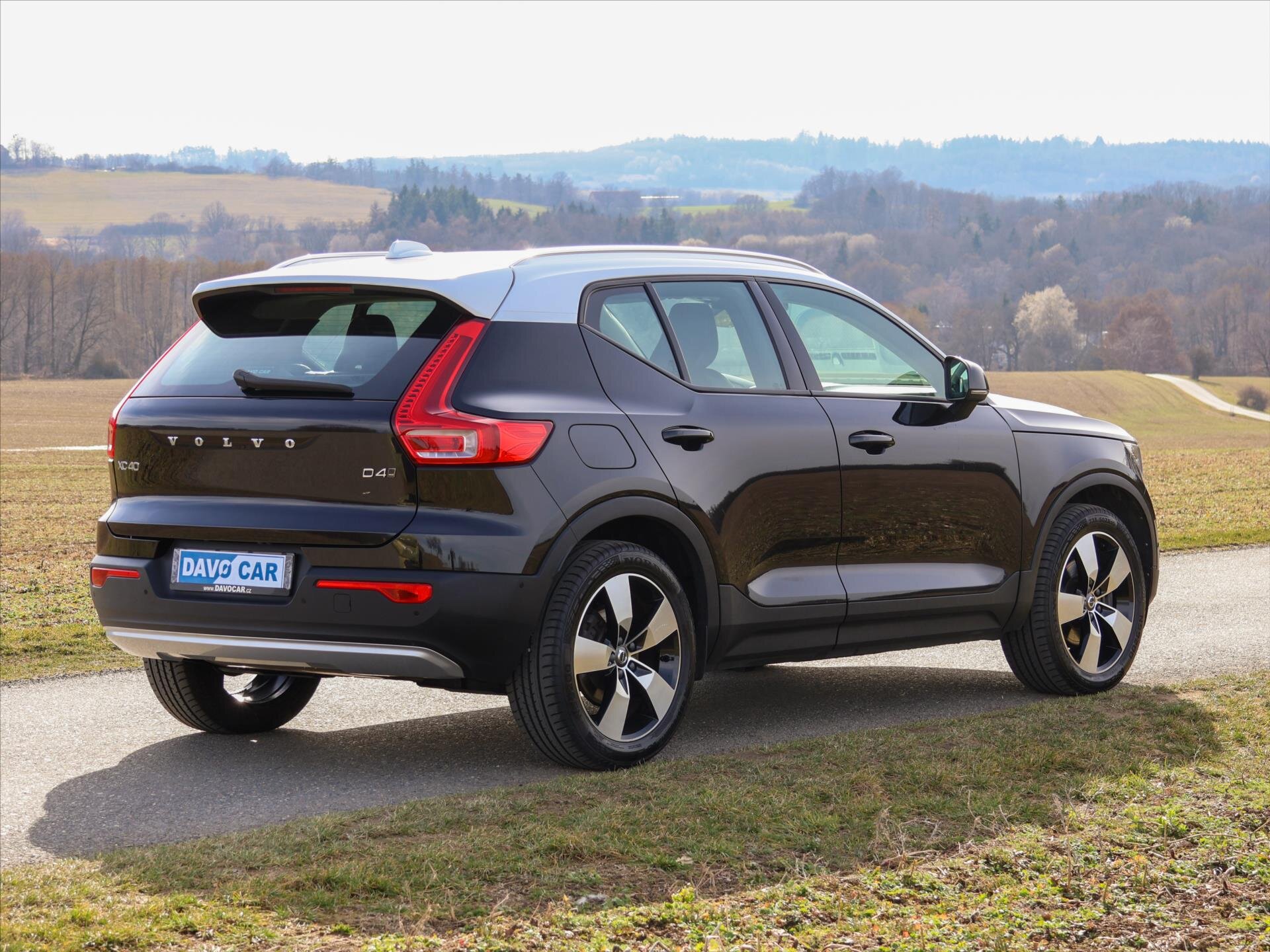 Volvo XC40 SUV / Terénní 2,0 l 140 kw