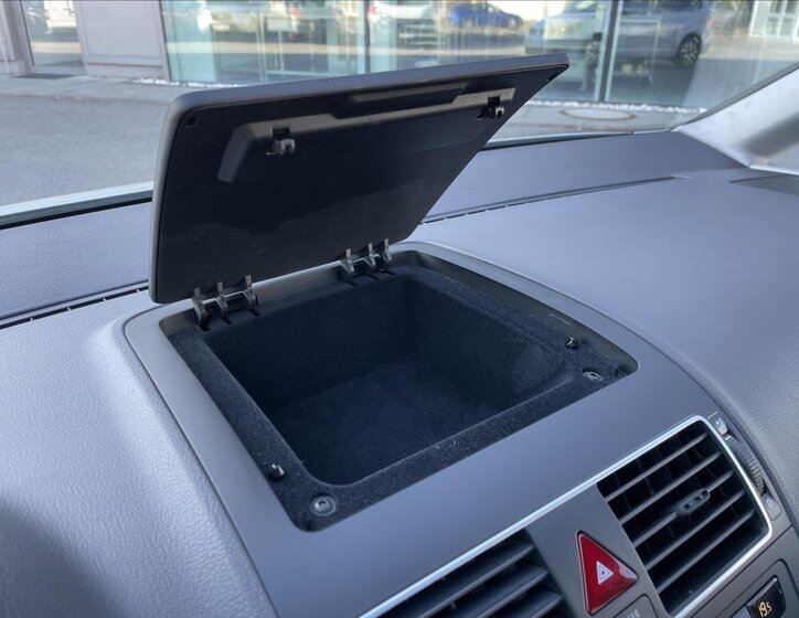 Volkswagen Touran MPV 1,6 l 77 kw