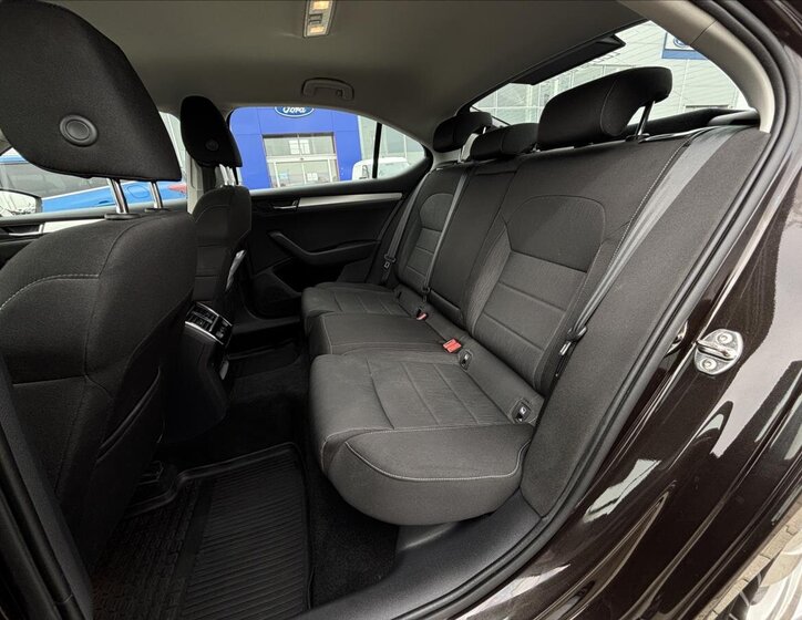 Škoda Superb Sedan / Limuzína 2,0 l 140 kw