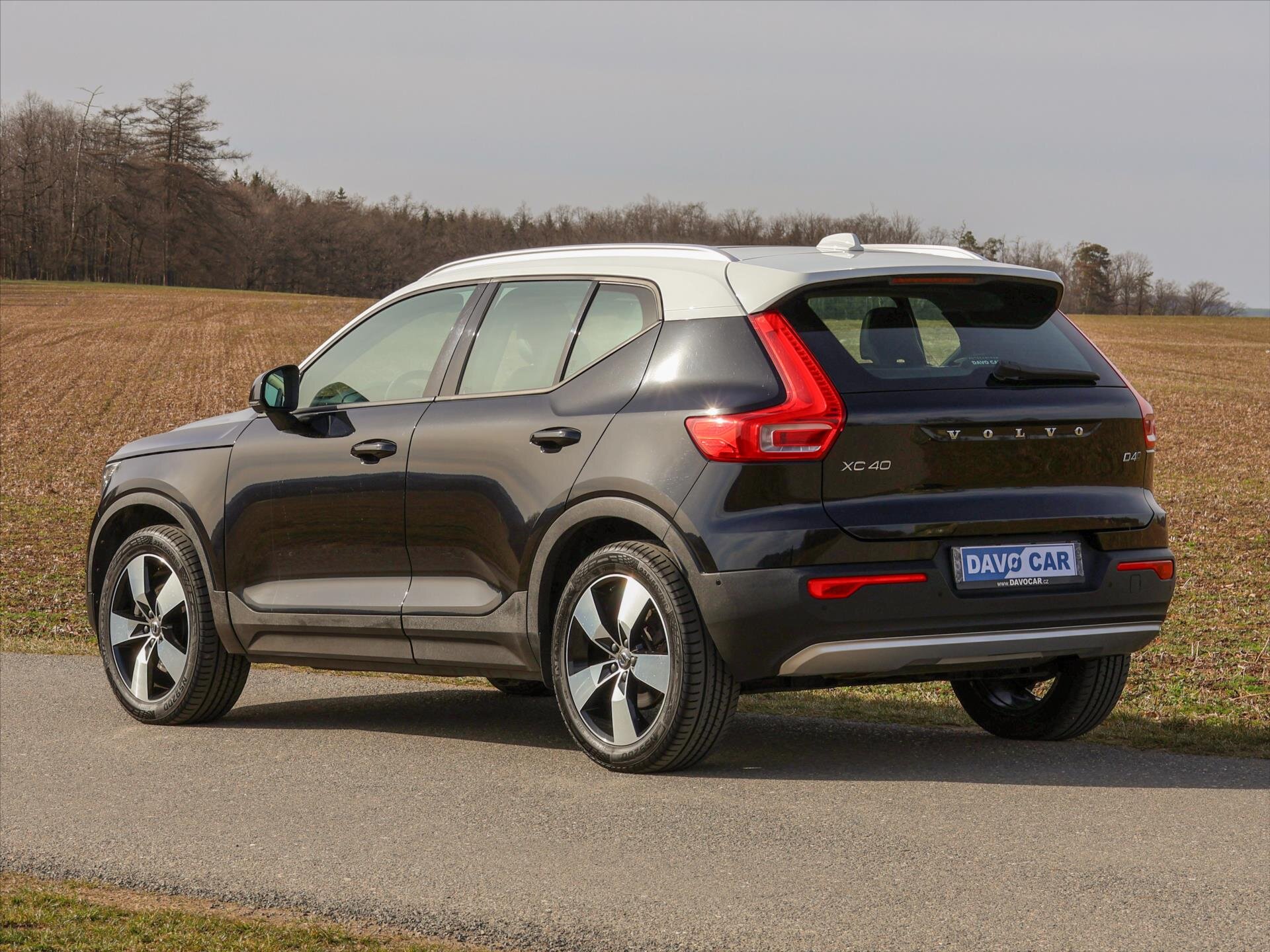 Volvo XC40 SUV / Terénní 2,0 l 140 kw