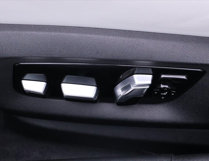 BMW M5 Sedan / Limuzína 4,4 l 441 kw