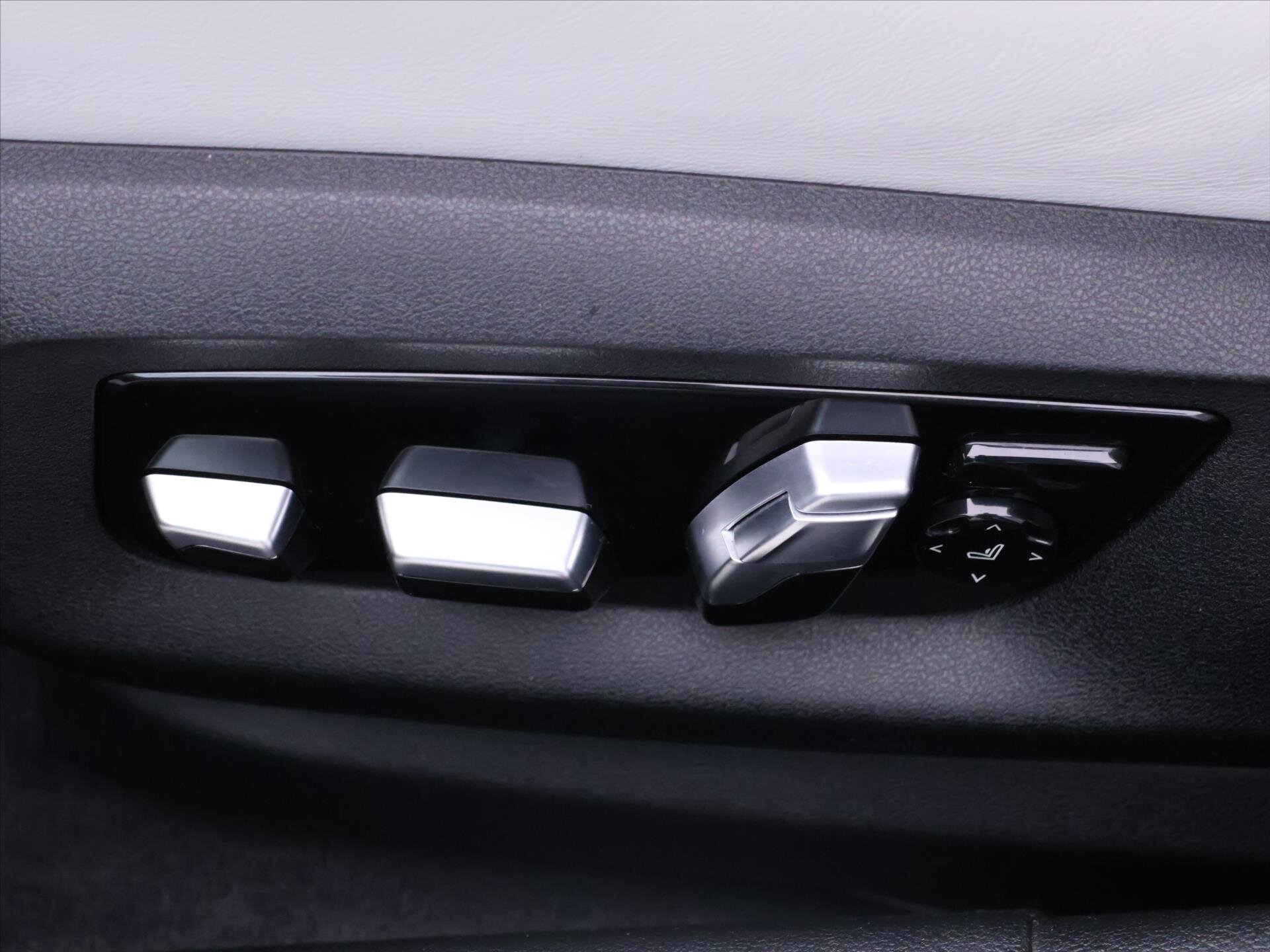 BMW M5 Sedan / Limuzína 4,4 l 441 kw