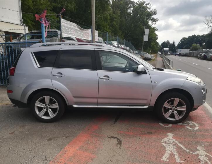 Peugeot 4007 14