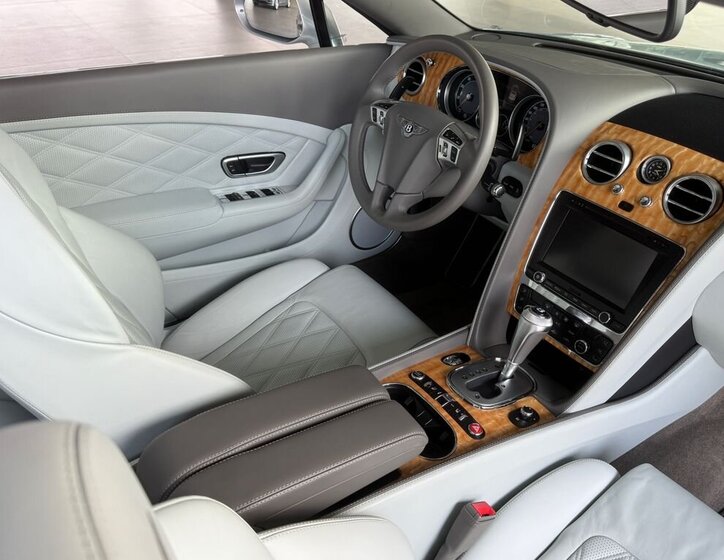 Bentley Continental GTC Kabriolet 4,0 l 373 kw