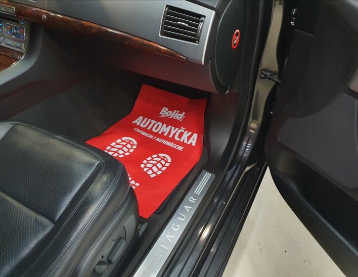 Jaguar XF Sedan / Limuzína 3,0 l 202 kw