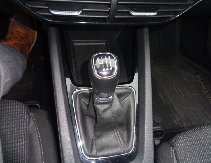 Škoda Octavia Sedan / Limuzína 1,5 l 110 kw