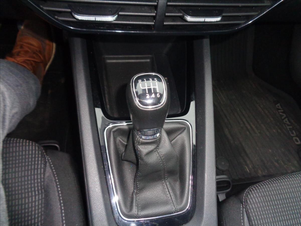 Škoda Octavia Sedan / Limuzína 1,5 l 110 kw