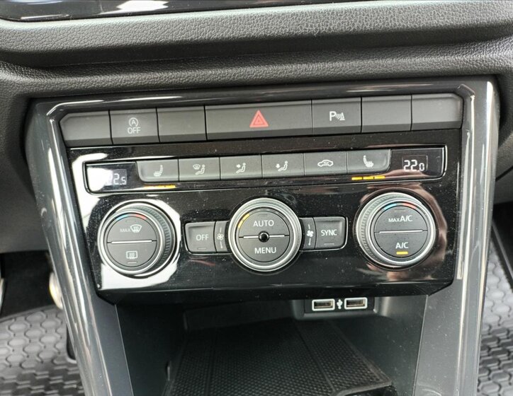 Volkswagen T-Roc SUV / Terénní 1,5 l 110 kw