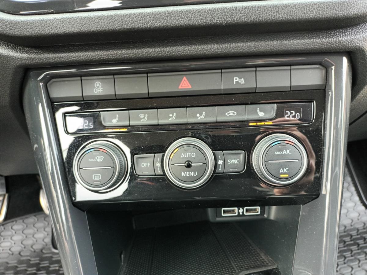 Volkswagen T-Roc SUV / Terénní 1,5 l 110 kw