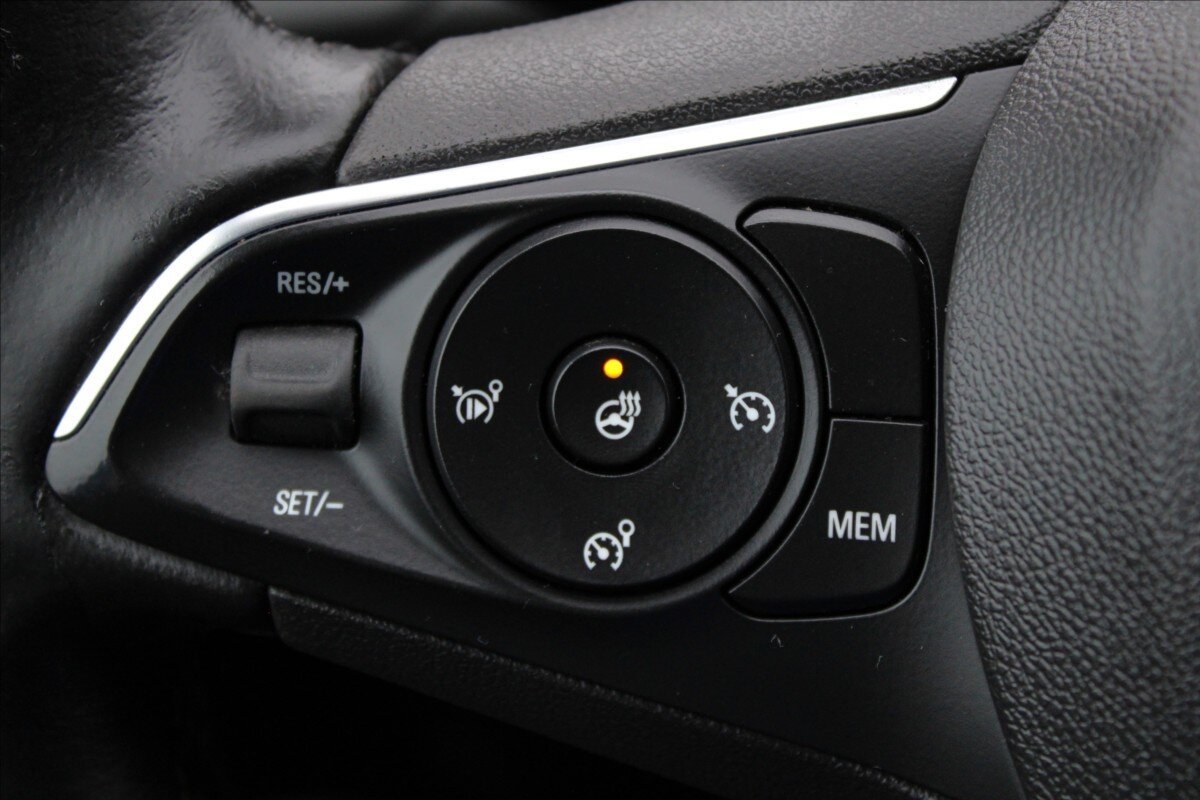 Opel Grandland X SUV 1,2 l 96 kw