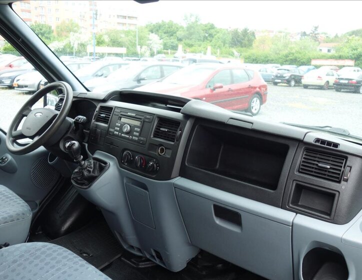 Ford Transit Skříň 2,2 l 74 kw