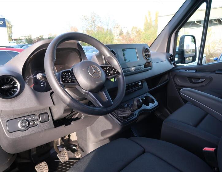 Mercedes-Benz Sprinter 9