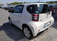 Toyota iQ 5