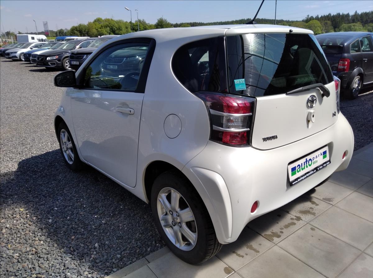 Toyota iQ