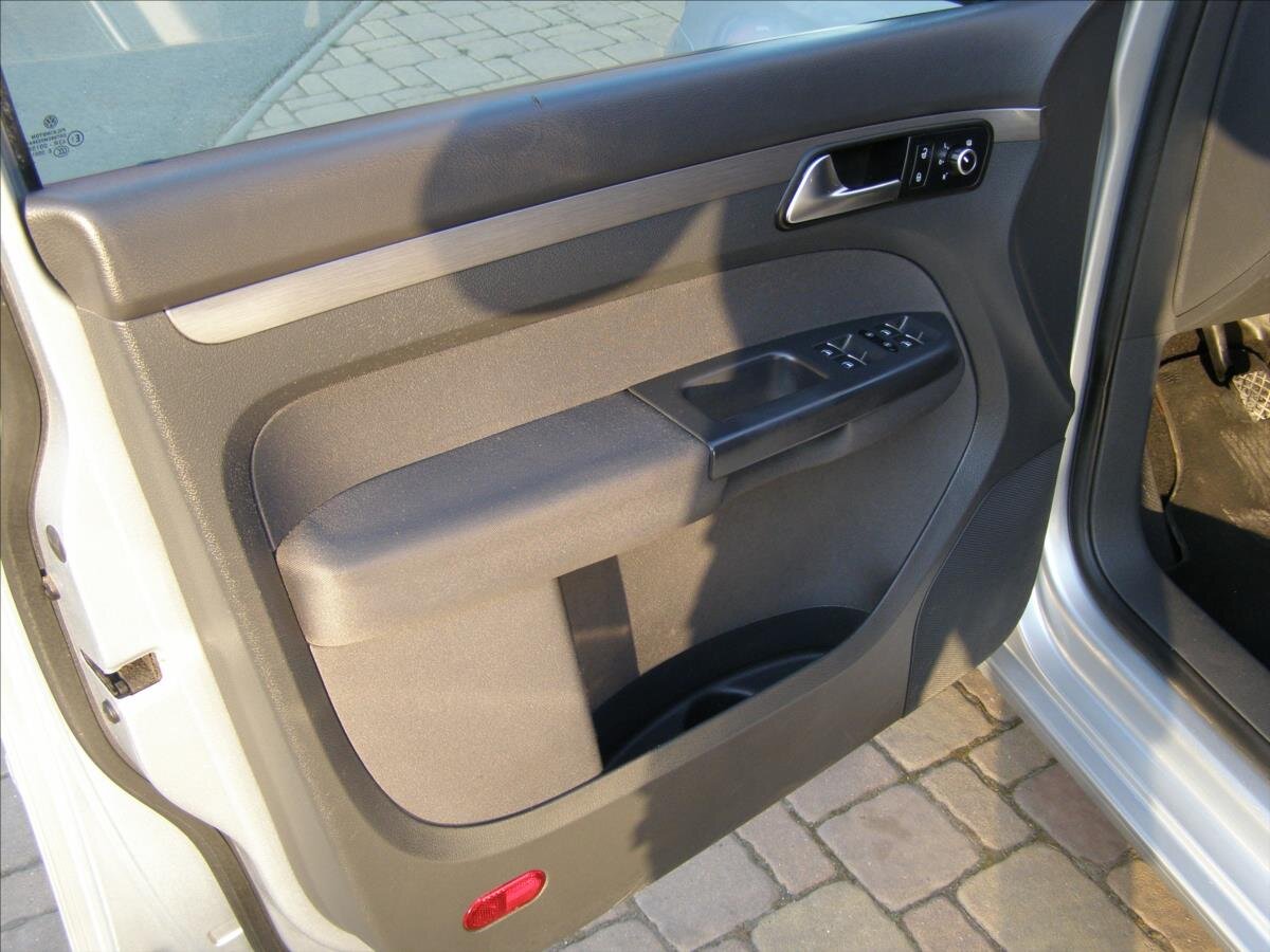 Volkswagen Touran MPV 1,2 l 77 kw