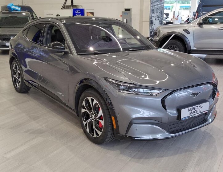 Ford Mustang Mach-E SUV 0,0 198 kw