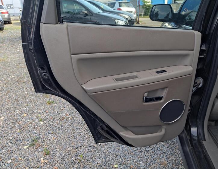 Jeep Grand Cherokee 19